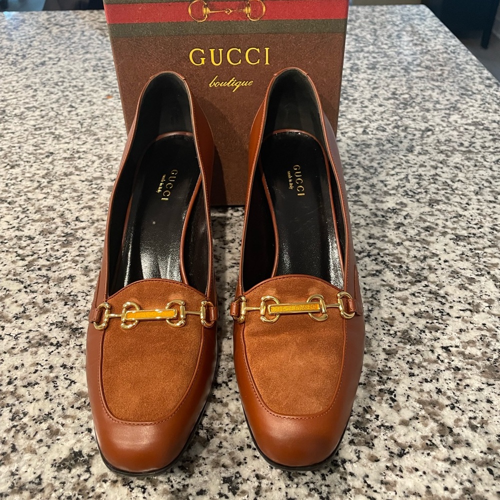 PRE-LOVED GUCCI PUMP (LEATHER & SUEDE) | Size 38.5